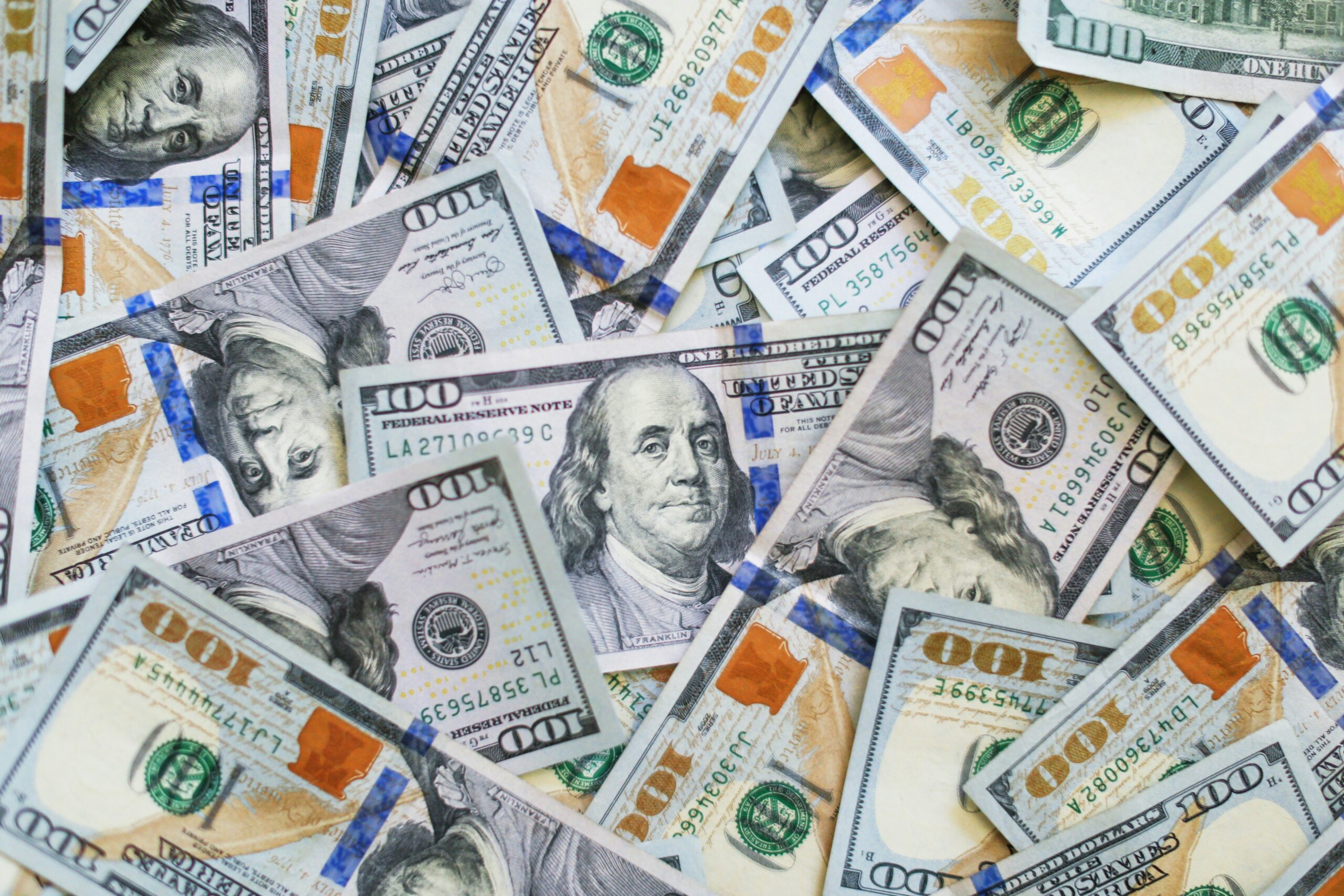 Cash 100 dollar notes Cash 100 Dollar Notes