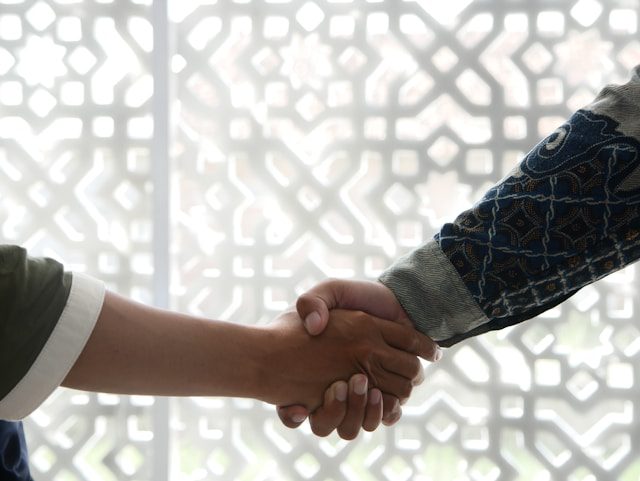 Handshakies